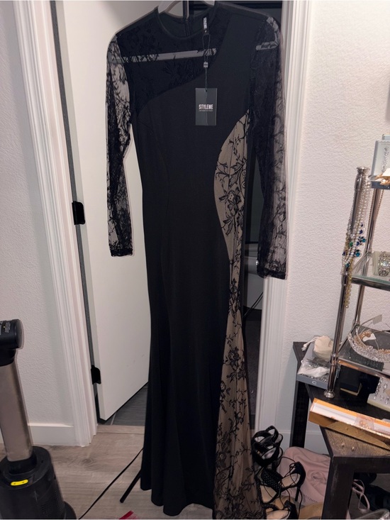 STYLEWE Dresses & Skirts - STYLEWE NWT Black & Nude Lace Long Sleeve Maxi Dress (Size Small)